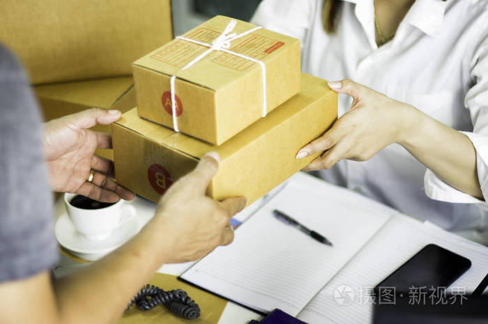 将货物交付给交付人,他已经移交了概念,包括商业交易和电子商务和航运