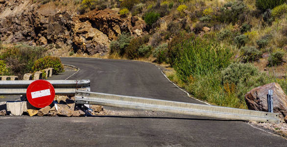 加那利亚山的封闭道路