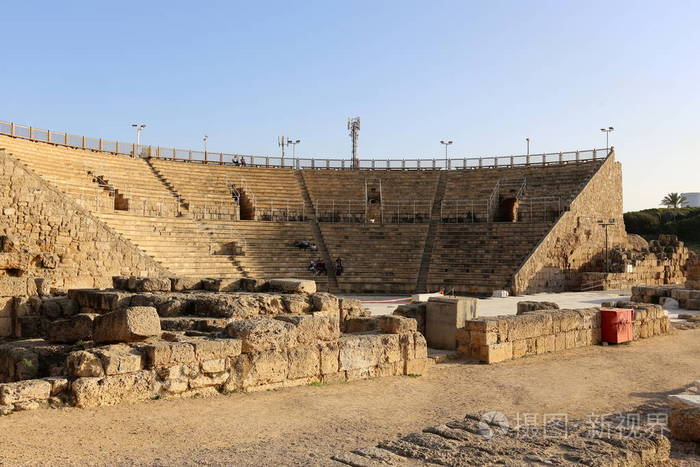 由石头和混凝土制成的古代堡垒墙