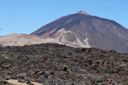 泰德山是加那利群岛特内里费的一座火山.它的3，718米峰顶是西班牙的最高点，也是大西洋岛屿海拔最高的点。与海德国家公园一起被命名