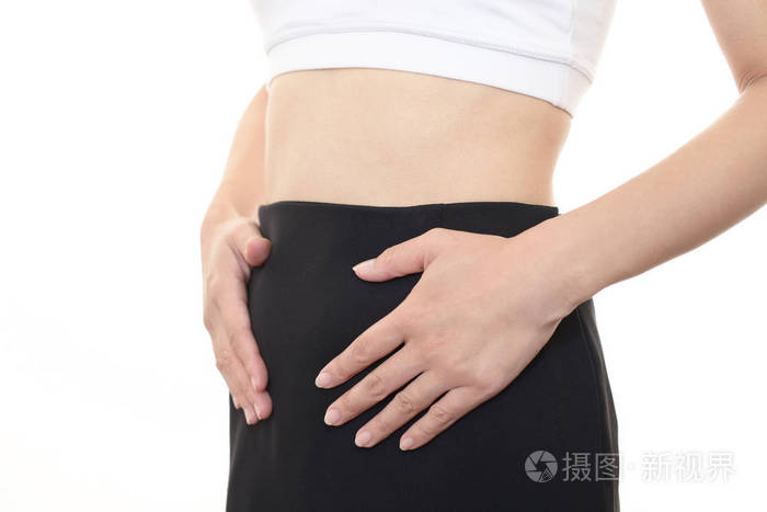 特写女人检查腹部脂肪的肖像