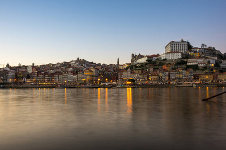 多罗河和葡萄牙波尔图老城的全景