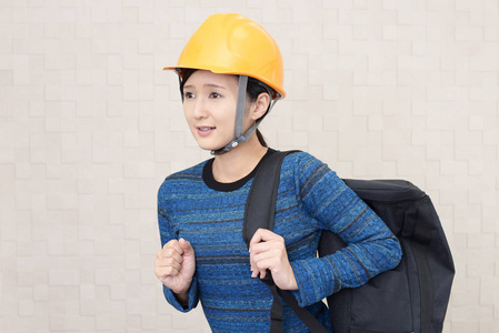 灾害对策戴着安全帽的亚洲女人照片