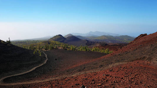 通过月球景观蒙大拿萨马拉在蒂德国家公园，一个最陌生的像火山土地在特内里费岛的西海岸的看法