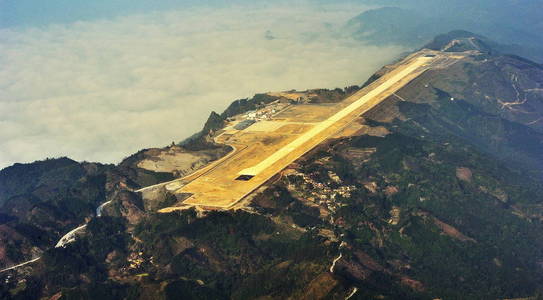 中国交建人像新机场跑道景观于2013年12月31日建在河池市南中国广西