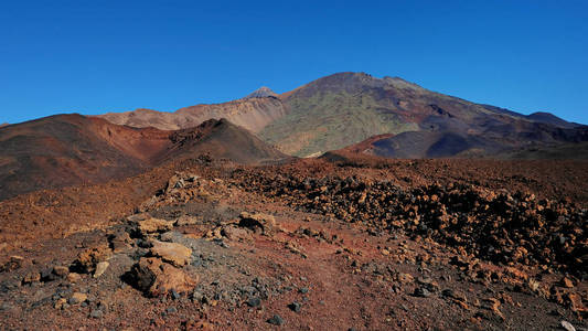 火山景观与熔岩AA在蒙大拿萨马拉徒步旅行，一个最不寻常的外星般的环境发现在蒂德国家公园，与皮科德尔蒂德皮科维约和拉斯奎瓦斯尼格拉