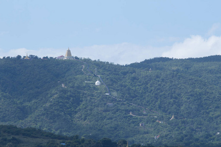 缅甸曼德勒伊拉瓦迪Ayeyarwady河缅甸山上的寺庙