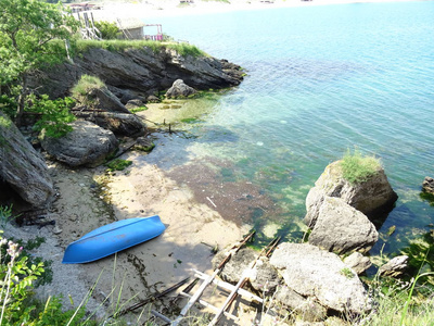 海上海岸的船