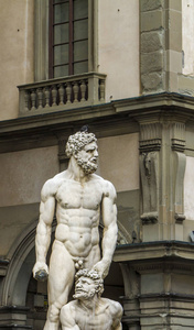 意大利佛罗伦萨圣索里亚广场的大力神和卡克斯塔尤的细节