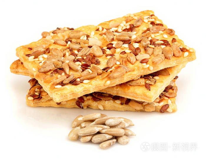 天然饼干. 减肥食品. 葵花籽在白色背景上分离.