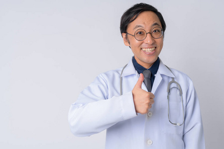 愉快的日本人医生竖起大拇指的画像照片