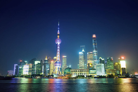 中国夜间上海天际线