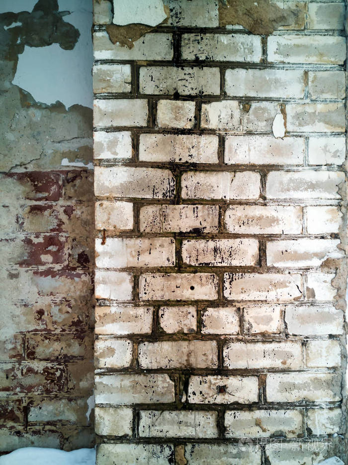 关闭一个工业砖墙背景和开裂纹理的水泥光滑抹灰石灰色调色墙,为您