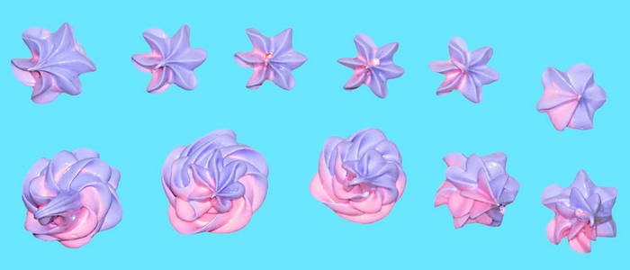 彩色粉红色和棉花糖棉花糖形状的花，用于装饰节日甜点在一个孤立的蓝色背景上。