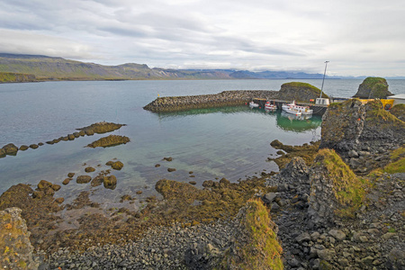 布迪尔冰岛附近冰岛海岸安静的海港