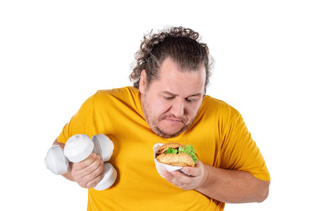 有趣的胖子吃不健康的食物, 并试图采取运动隔离在白色的背景