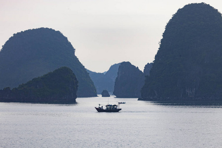 越南的哈龙湾。 联合国教科文组织世界遗产地。