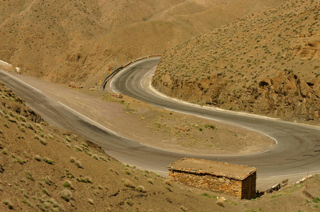 阿特拉斯山上的道路。 摩洛哥