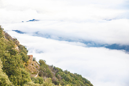 西班牙巴加加泰罗尼亚附近的比利牛斯山脉全景