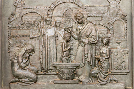 古代巴斯浮雕描绘基督的洗礼图片