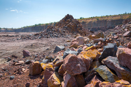 砾石坑采石场图片