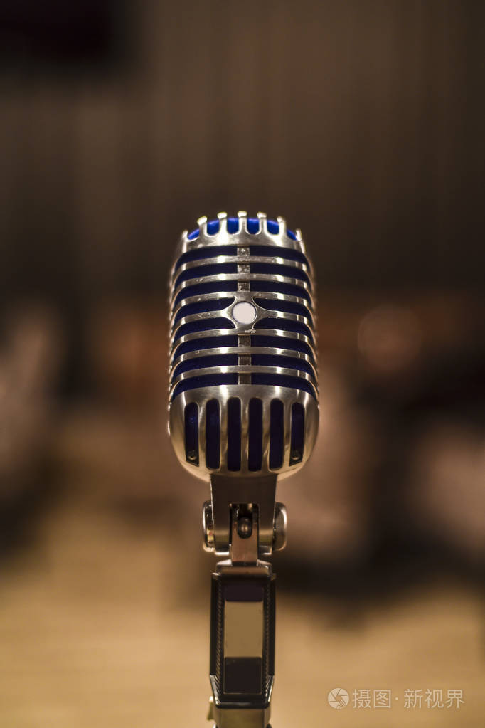 美丽的背景,观看音乐金属麦克风在旧的复古风格和复古