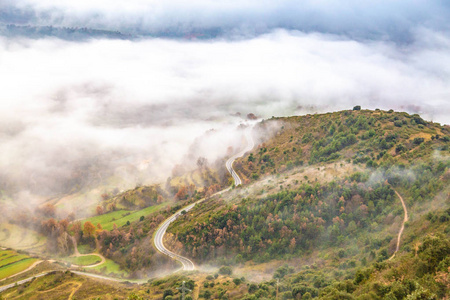 西班牙巴加加泰罗尼亚附近的比利牛斯山脉全景