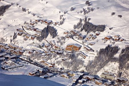滑雪胜地萨阿尔巴赫腹地格尔姆左港菲伯布伦奥地利鸟瞰