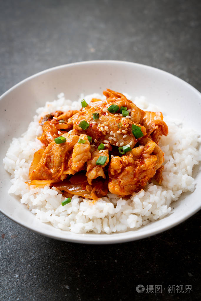 炒猪肉加泡菜炒韩式米饭