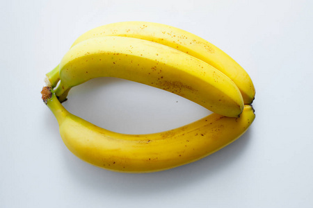 白色背景上的香蕉