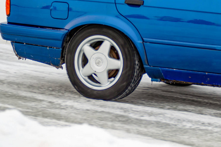 冬季雪暴雪乘用车，冰冰路