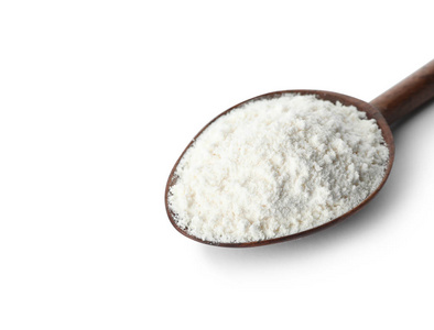 在白色面粉上分离的小麦粉