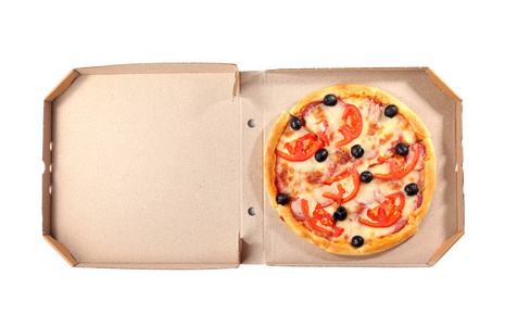打开纸板箱与美味的披萨在白色背景顶部视图。 粮食供应