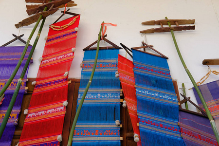 泰国北部五颜六色的传统织物兰纳旗