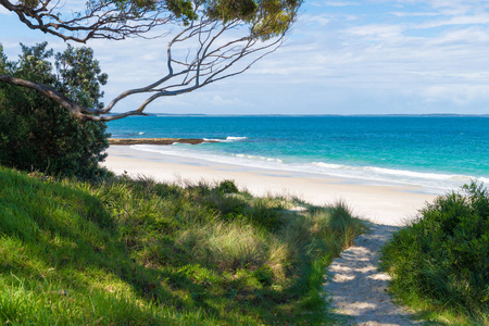 澳大利亚新南威尔士州哈斯克松市的海滩水景，一个小的沿海城镇，被称为杰维斯湾地区的门户