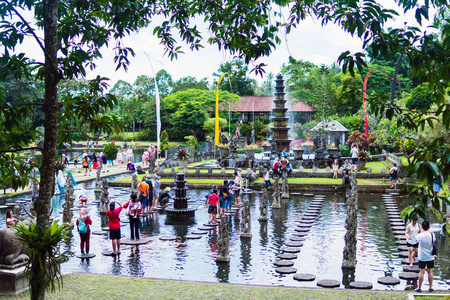 印度尼西亚, 巴厘, 2019年1月 巴厘岛的蒂尔塔贡加塔曼乌容水宫全景