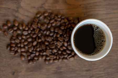 咖啡杯, 咖啡杯, 周围是咖啡豆