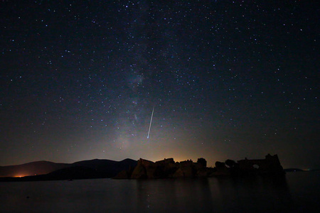 英仙座流星雨和星星图片