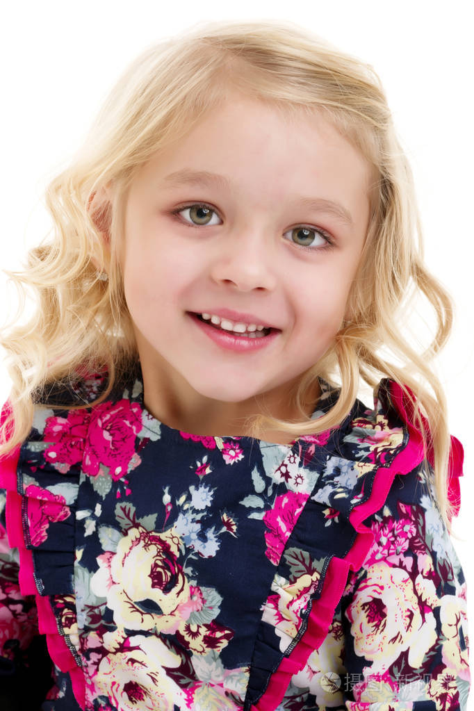 一个小女孩特写镜头的肖像