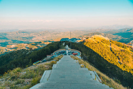 黑山洛夫森国家公园日落全景