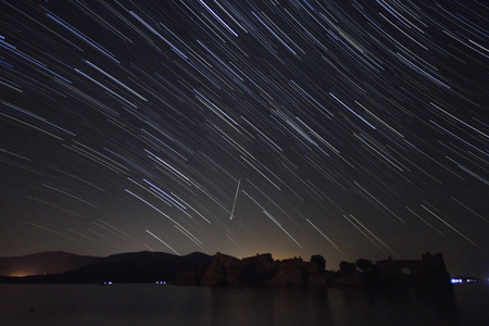 英仙座流星雨和星星图片