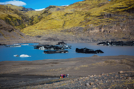 冰岛南部的Solheimajokull冰川。 由于气候变化引起的气温变暖，它正在迅速融化。
