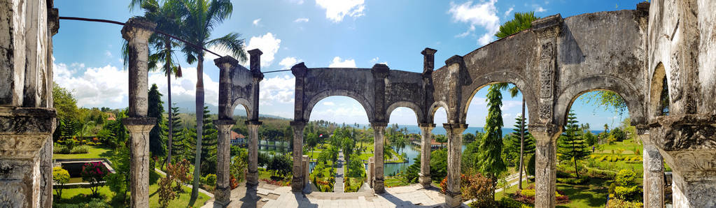 塔曼Ujung水宫废墟全景