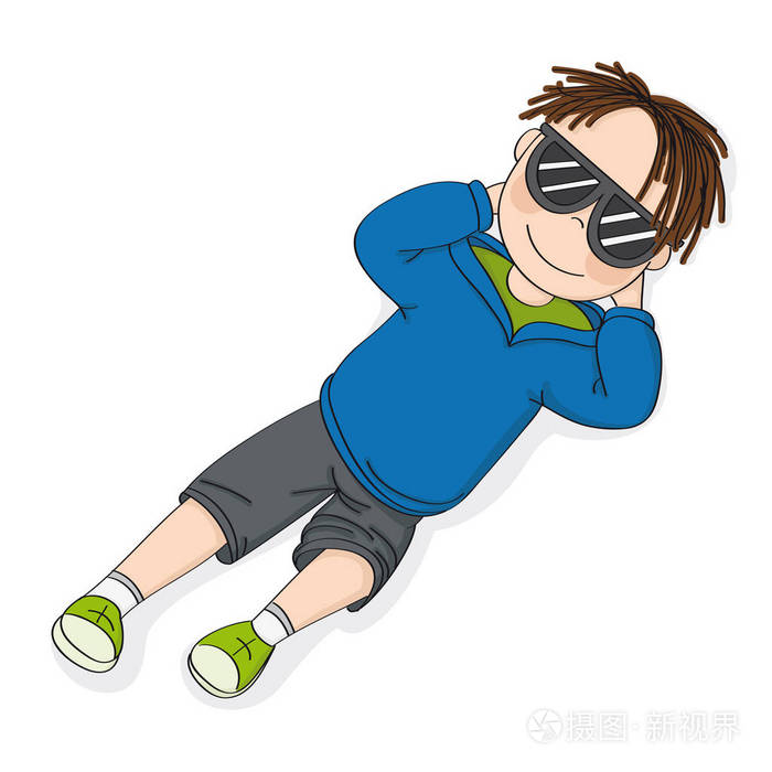 戴着黑太阳眼镜的可爱微笑少年躺在地上休息,背着白日梦-原始手绘插图