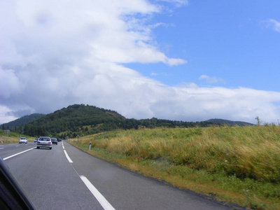 汽车在乡村道路上的概念形象与复制空间