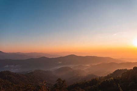 风景山，晨光熹微