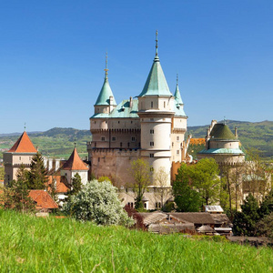 博吉尼斯城堡靠近普列维扎镇春天的景色斯洛伐克欧洲