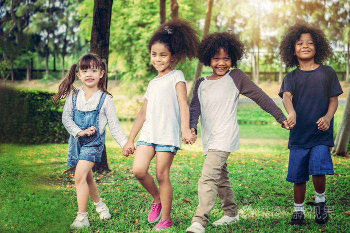 儿童友谊和教育理念.