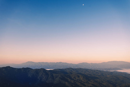 风景山，晨光熹微