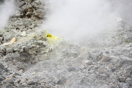 苏门答腊岛锡巴亚克火山口